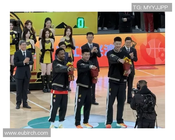 胡金秋的篮球之路:从青涩少年到CBA明星球员的成长故事 胡金秋的篮球之路:从青涩少年到CBA明星球员的成长故事