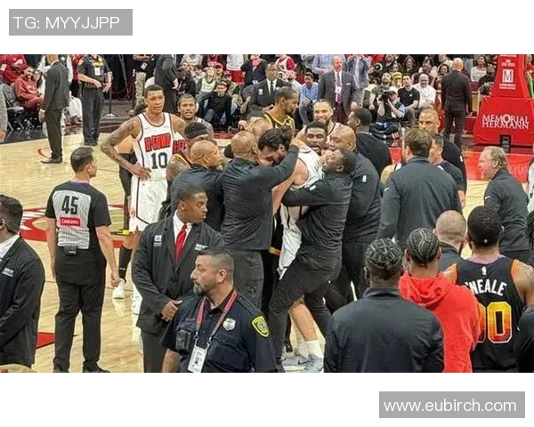 2015年火箭队与尼克斯队激战回顾精彩瞬间与球星表现分析 2015年火箭队与尼克斯队激战回顾精彩瞬间与球星表现分析